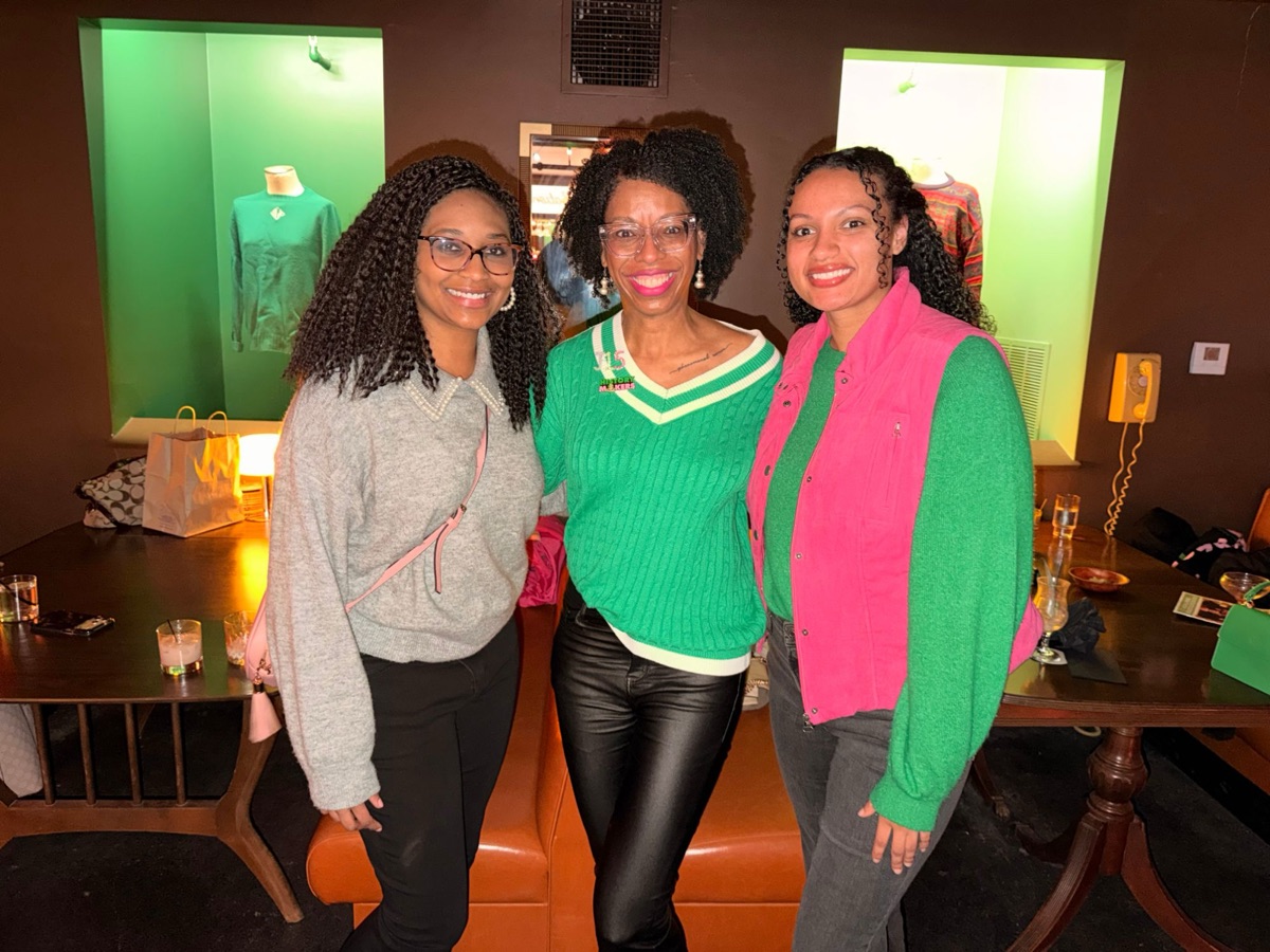 Three sorors in pink and green