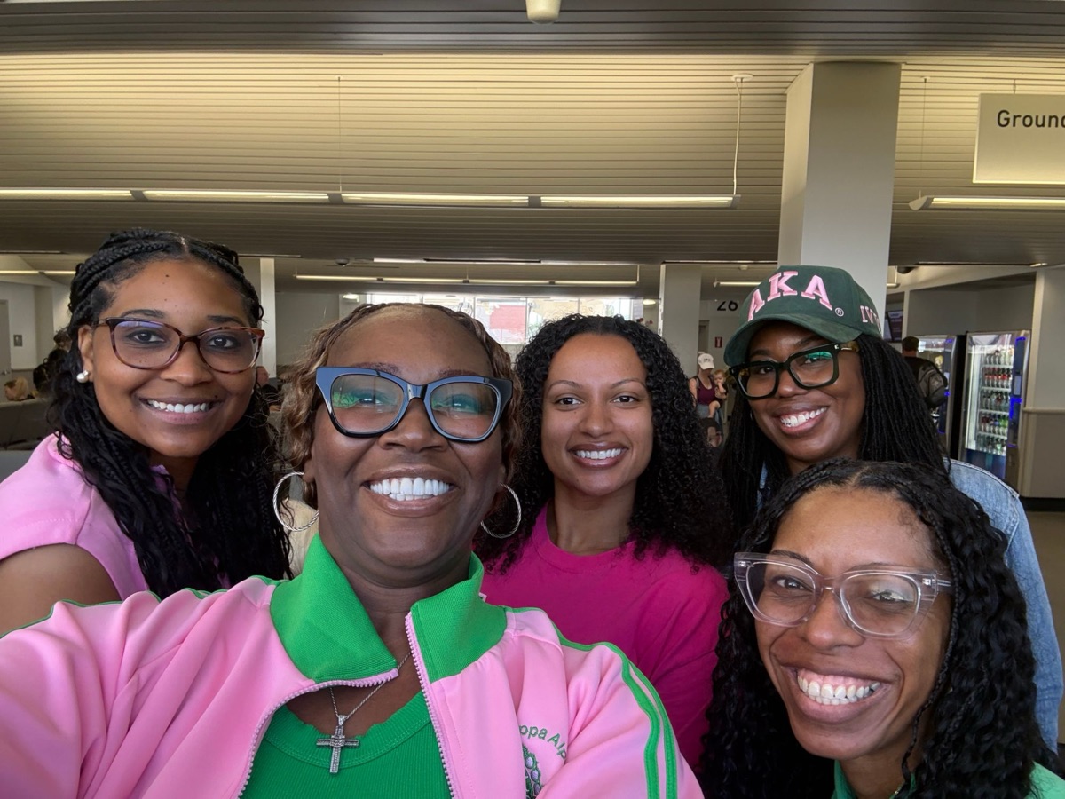 Five sorors taking a selfie while traveling